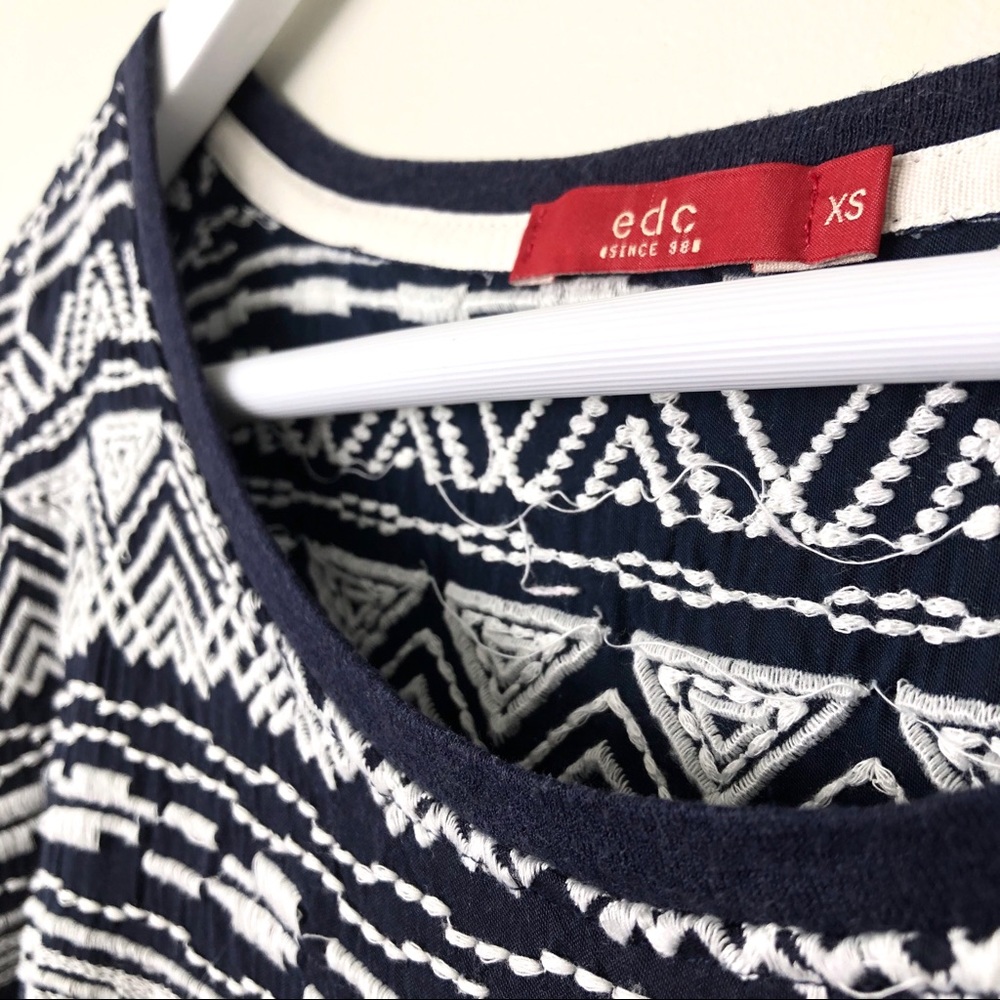 ESPRIT Aztec Embroidered Cotton Blend Cap Sleeve Tee Top Navy White Sz XS - Picture 8 of 10